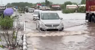 ভারতে ভারী বৃষ্টির প্রভাবে আকস্মিক বন্যা-ভূমিধস, বাড়ছে উদ্বেগ